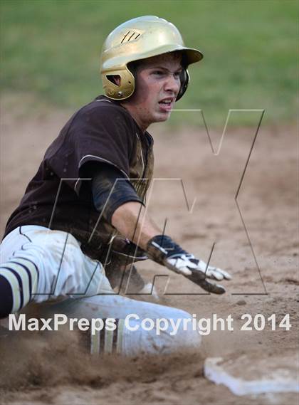 Thumbnail 2 in Thomaston vs. Cromwell  (CIAC Class S Semifinal) photogallery.