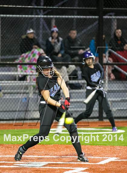 Thumbnail 3 in Chief Sealth @ Eastside Catholic photogallery.