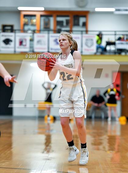 Thumbnail 3 in Quitman vs. Cossatot River (AAA 2A State Playoff) photogallery.
