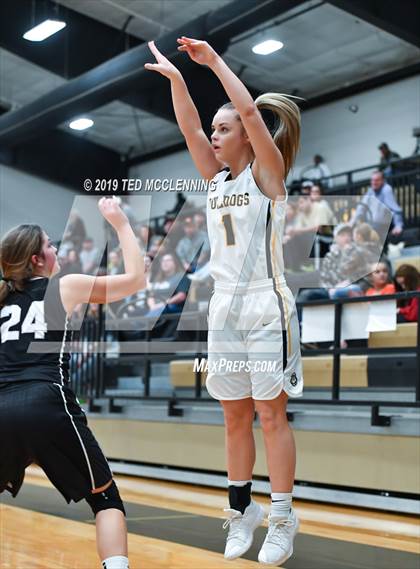 Thumbnail 1 in Quitman vs. Cossatot River (AAA 2A State Playoff) photogallery.