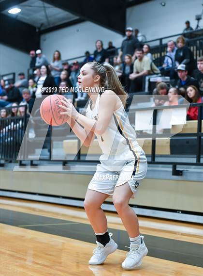 Thumbnail 1 in Quitman vs. Cossatot River (AAA 2A State Playoff) photogallery.