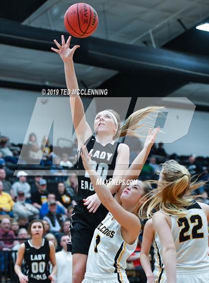 Thumbnail 1 in Quitman vs. Cossatot River (AAA 2A State Playoff) photogallery.