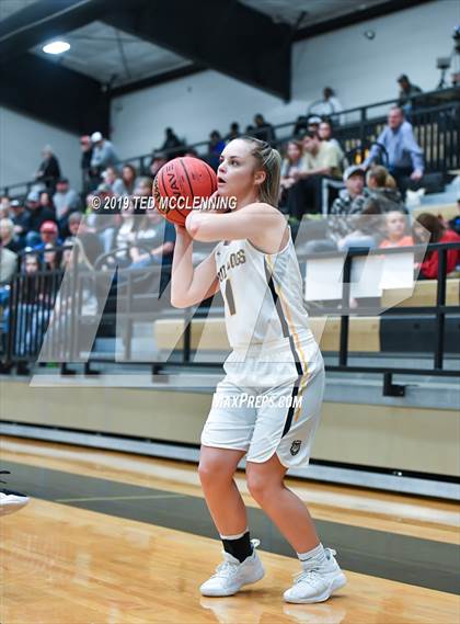 Thumbnail 3 in Quitman vs. Cossatot River (AAA 2A State Playoff) photogallery.