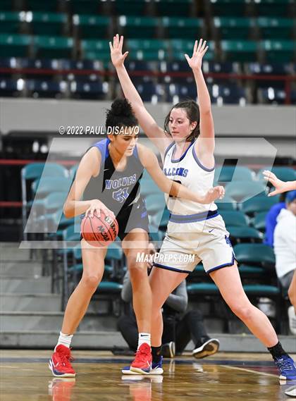 Thumbnail 3 in Grandview vs. Highlands Ranch (CHSAA 5A Final Four) photogallery.