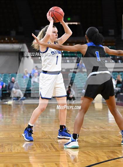 Thumbnail 2 in Grandview vs. Highlands Ranch (CHSAA 5A Final Four) photogallery.