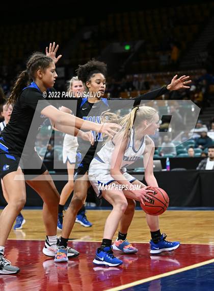 Thumbnail 3 in Grandview vs. Highlands Ranch (CHSAA 5A Final Four) photogallery.