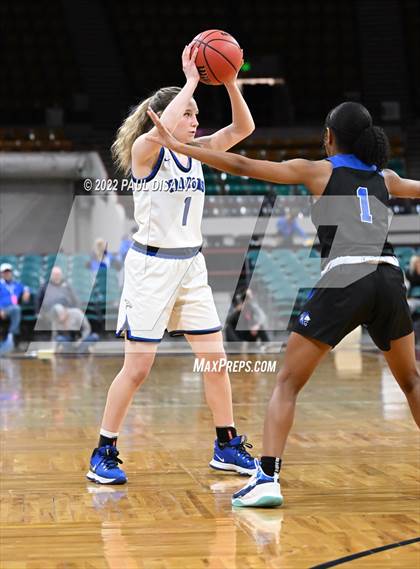 Thumbnail 3 in Grandview vs. Highlands Ranch (CHSAA 5A Final Four) photogallery.