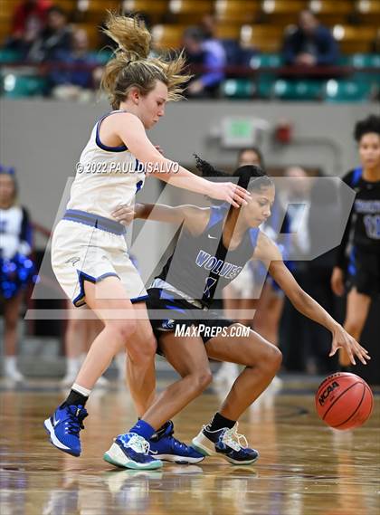 Thumbnail 2 in Grandview vs. Highlands Ranch (CHSAA 5A Final Four) photogallery.