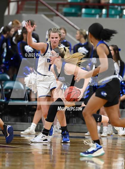 Thumbnail 3 in Grandview vs. Highlands Ranch (CHSAA 5A Final Four) photogallery.