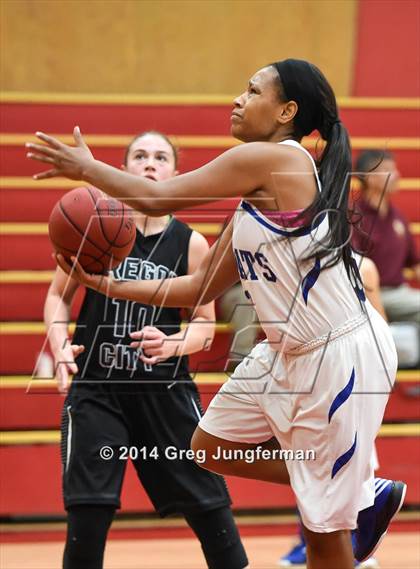 Thumbnail 2 in Oakland vs. Oregon City (Cardinal Newman Classic) photogallery.