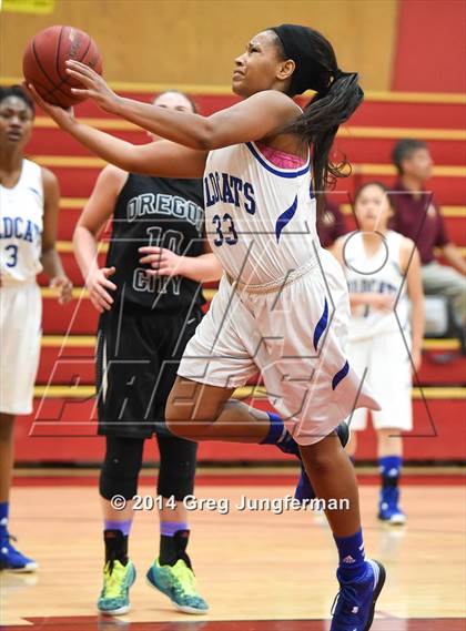 Thumbnail 3 in Oakland vs. Oregon City (Cardinal Newman Classic) photogallery.