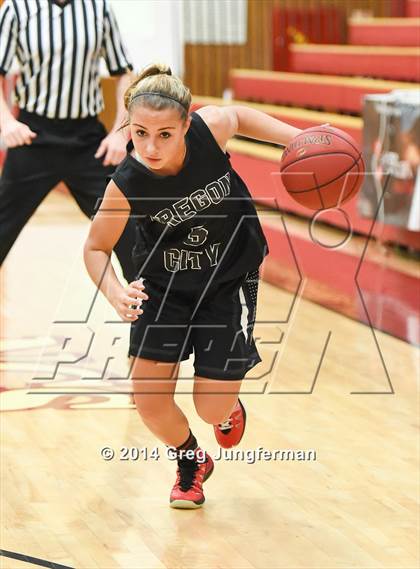 Thumbnail 2 in Oakland vs. Oregon City (Cardinal Newman Classic) photogallery.