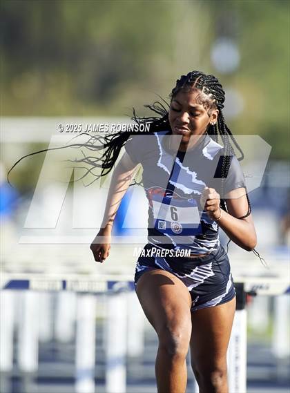 Thumbnail 2 in Bob Hayes Invitational (100m Hurdles) photogallery.