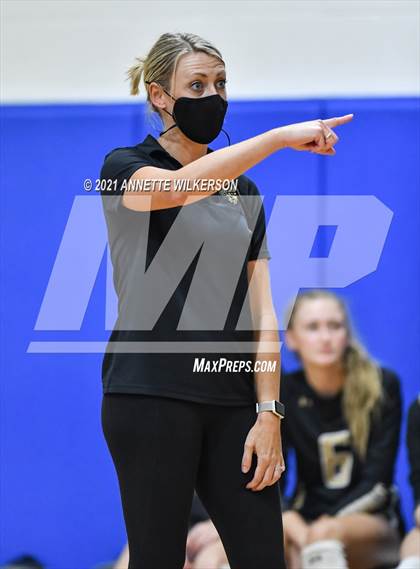 Thumbnail 1 in Bishop Moore vs. Olympia (Nike Tournament of Champions) photogallery.