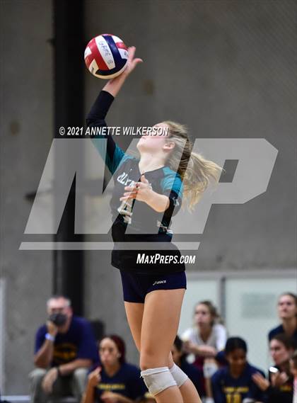 Thumbnail 3 in Bishop Moore vs. Olympia (Nike Tournament of Champions) photogallery.