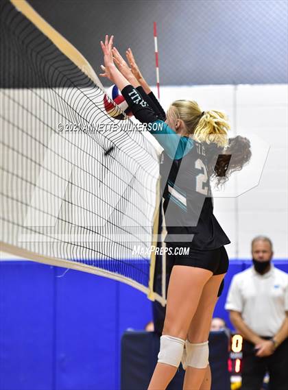 Thumbnail 3 in Bishop Moore vs. Olympia (Nike Tournament of Champions) photogallery.