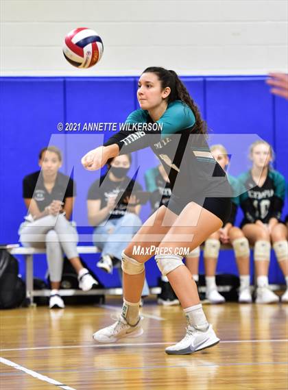 Thumbnail 2 in Bishop Moore vs. Olympia (Nike Tournament of Champions) photogallery.