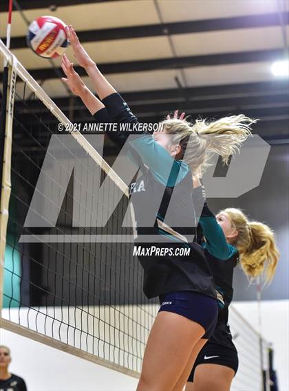 Thumbnail 1 in Bishop Moore vs. Olympia (Nike Tournament of Champions) photogallery.