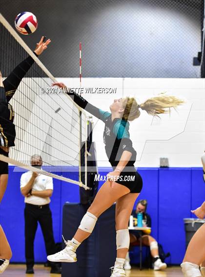 Thumbnail 1 in Bishop Moore vs. Olympia (Nike Tournament of Champions) photogallery.