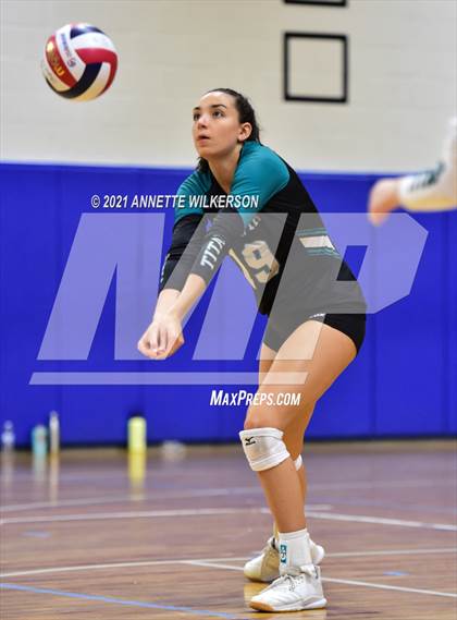 Thumbnail 2 in Bishop Moore vs. Olympia (Nike Tournament of Champions) photogallery.