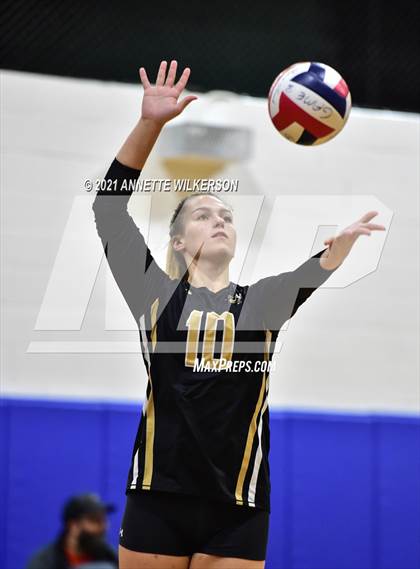 Thumbnail 3 in Bishop Moore vs. Olympia (Nike Tournament of Champions) photogallery.