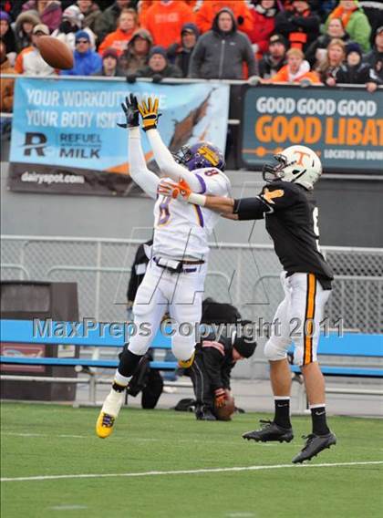 Thumbnail 3 in Lancaster Catholic vs. Tyrone (PIAA Class AA Final) photogallery.