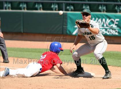 Thumbnail 1 in Reagan vs. Westlake (Class 5A Region 4 Final) photogallery.