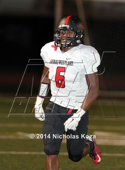 Thumbnail 2 in Harvard-Westlake vs. Granada Hills photogallery.