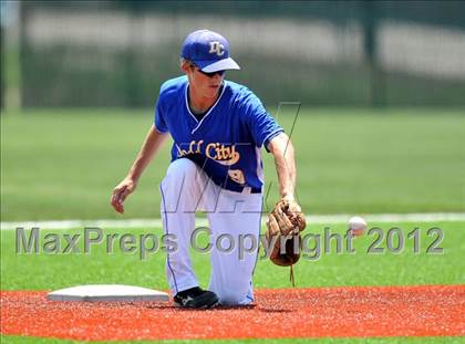 Thumbnail 3 in Muenster vs. Dodd City (UIL 1A Region 2 Quarterfinal Playoff) photogallery.