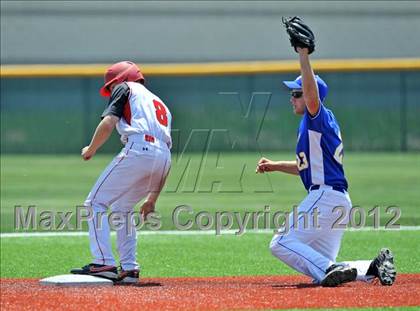 Thumbnail 2 in Muenster vs. Dodd City (UIL 1A Region 2 Quarterfinal Playoff) photogallery.