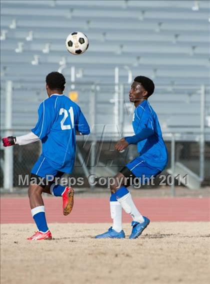 Thumbnail 2 in Salpointe Catholic vs. Palo Verde (Chris Mair Tournament) photogallery.