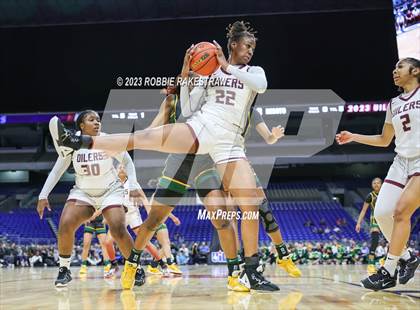 Thumbnail 3 in Pearland vs. DeSoto (UIL 6A Basketball State Semifinal) photogallery.