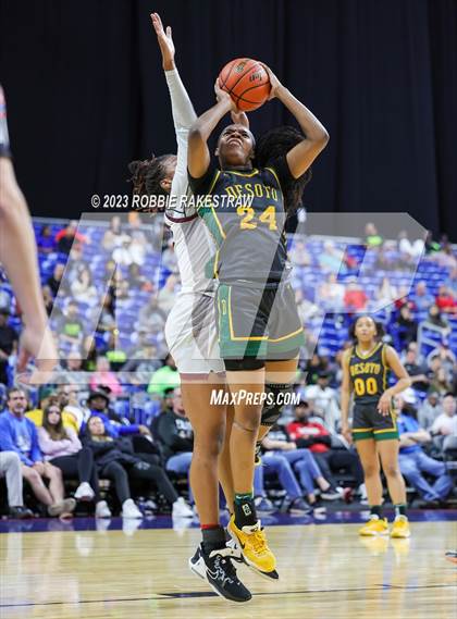 Thumbnail 2 in Pearland vs. DeSoto (UIL 6A Basketball State Semifinal) photogallery.