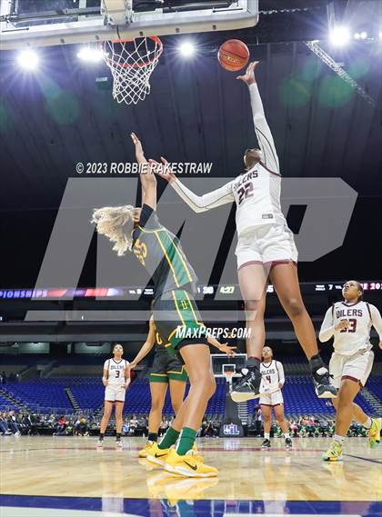 Thumbnail 3 in Pearland vs. DeSoto (UIL 6A Basketball State Semifinal) photogallery.