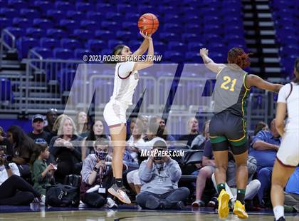 Thumbnail 1 in Pearland vs. DeSoto (UIL 6A Basketball State Semifinal) photogallery.