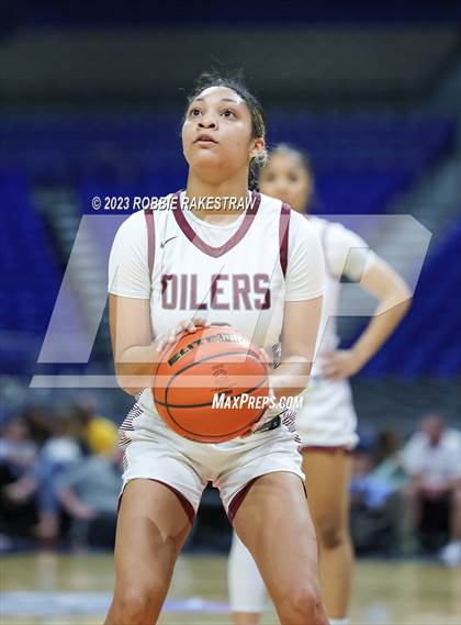 Thumbnail 2 in Pearland vs. DeSoto (UIL 6A Basketball State Semifinal) photogallery.
