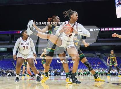 Thumbnail 2 in Pearland vs. DeSoto (UIL 6A Basketball State Semifinal) photogallery.
