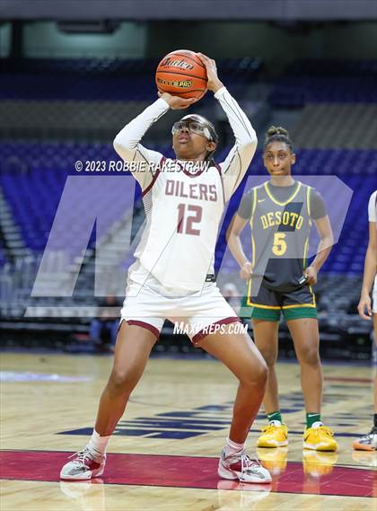 Thumbnail 2 in Pearland vs. DeSoto (UIL 6A Basketball State Semifinal) photogallery.