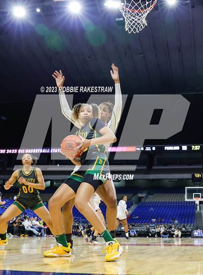 Thumbnail 3 in Pearland vs. DeSoto (UIL 6A Basketball State Semifinal) photogallery.