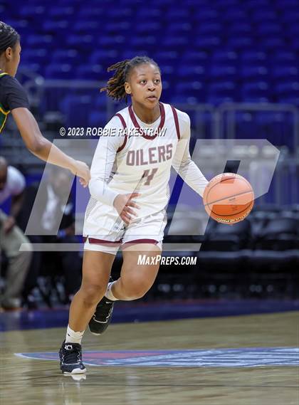 Thumbnail 2 in Pearland vs. DeSoto (UIL 6A Basketball State Semifinal) photogallery.