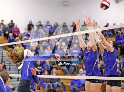 Thumbnail 2 in Coginchaug Regional vs. Lyman Memorial (CIAC Class S Semifinal) photogallery.