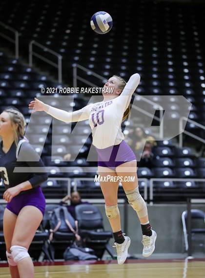 Thumbnail 1 in Beckville vs. Thrall (UIL Volleyball 2A Finals) photogallery.