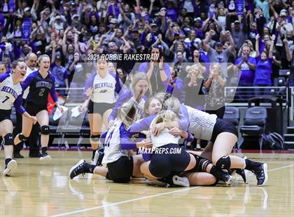 Thumbnail 2 in Beckville vs. Thrall (UIL Volleyball 2A Finals) photogallery.