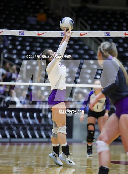 Thumbnail 1 in Beckville vs. Thrall (UIL Volleyball 2A Finals) photogallery.
