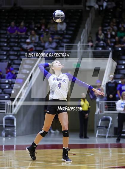 Thumbnail 2 in Beckville vs. Thrall (UIL Volleyball 2A Finals) photogallery.