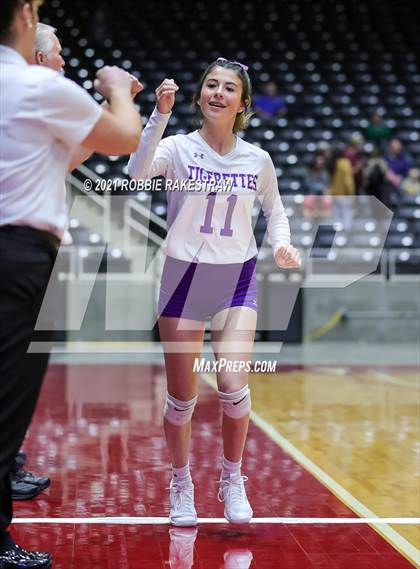 Thumbnail 2 in Beckville vs. Thrall (UIL Volleyball 2A Finals) photogallery.