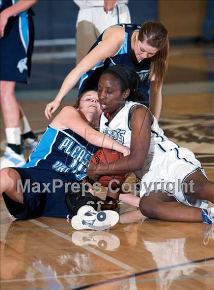 Thumbnail 3 in Dougherty Valley vs. Pleasant Valley (CIF State D2 NorCal Semifinal) photogallery.