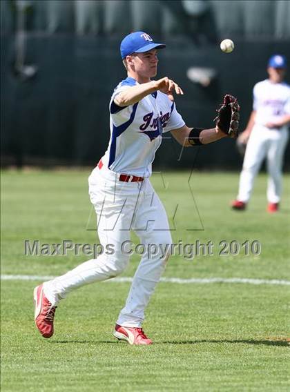 Thumbnail 1 in Bishop Lynch vs Trinity Christian photogallery.