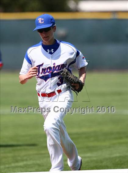 Thumbnail 1 in Bishop Lynch vs Trinity Christian photogallery.