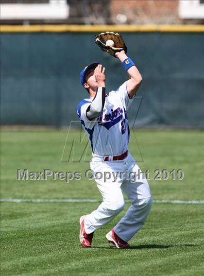 Thumbnail 3 in Bishop Lynch vs Trinity Christian photogallery.